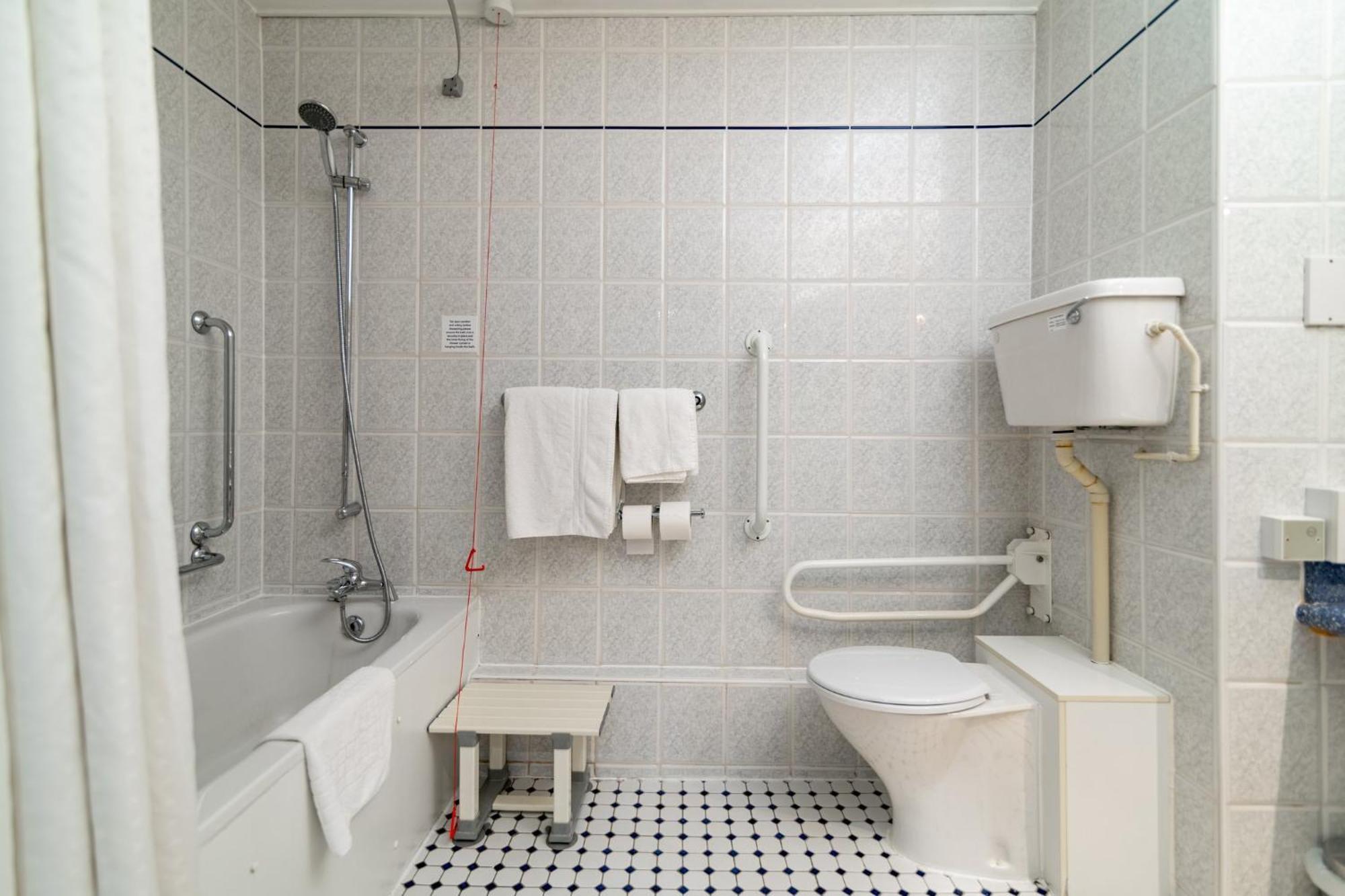 Holiday Inn Ashford - North A20 By Ihg Bagian luar foto