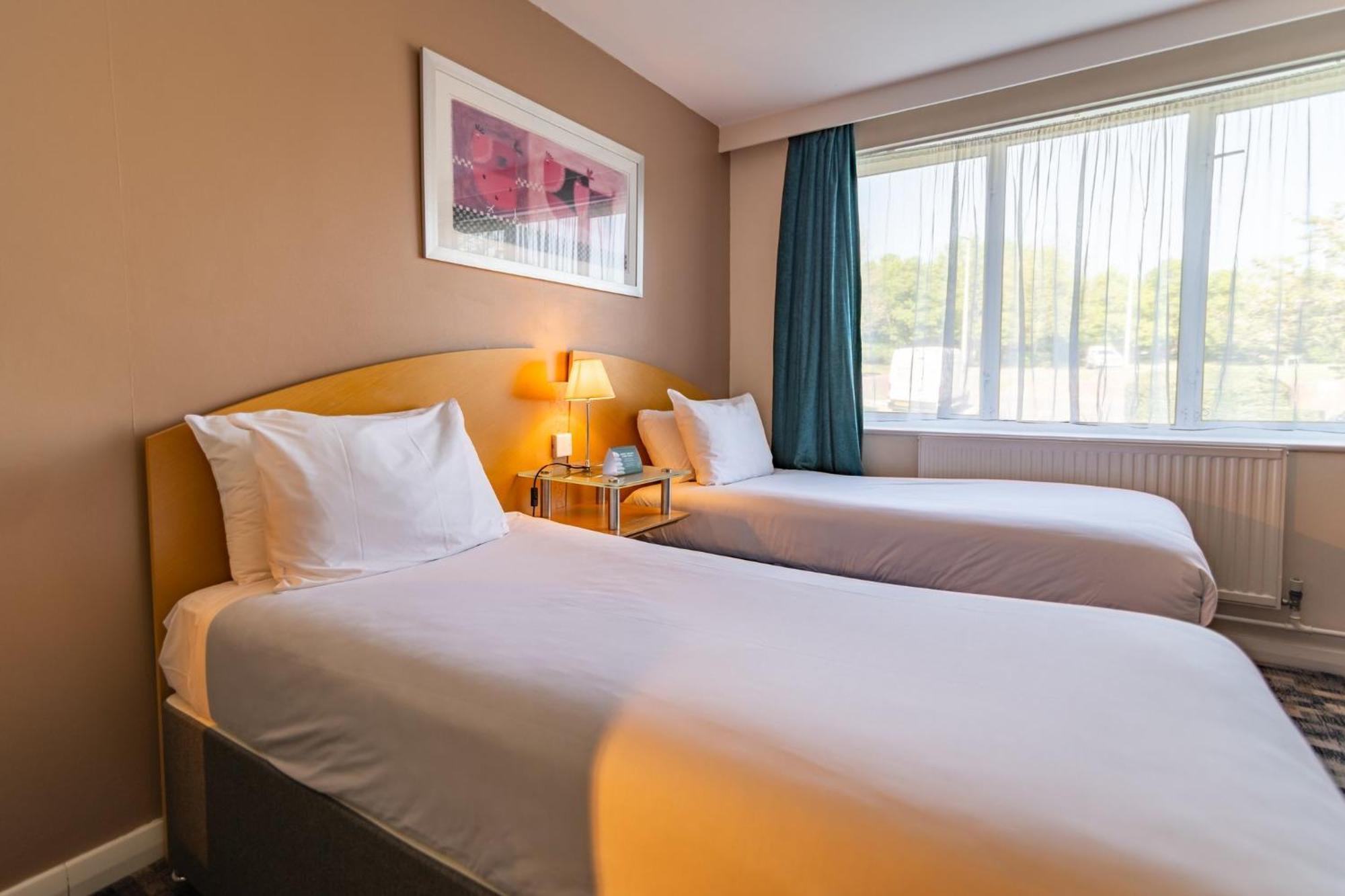 Holiday Inn Ashford - North A20 By Ihg Bagian luar foto