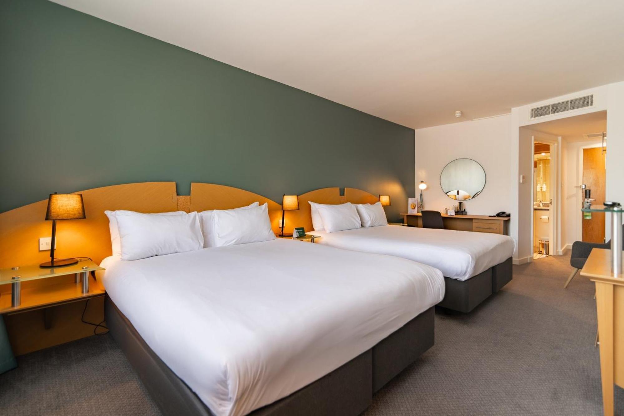 Holiday Inn Ashford - North A20 By Ihg Bagian luar foto