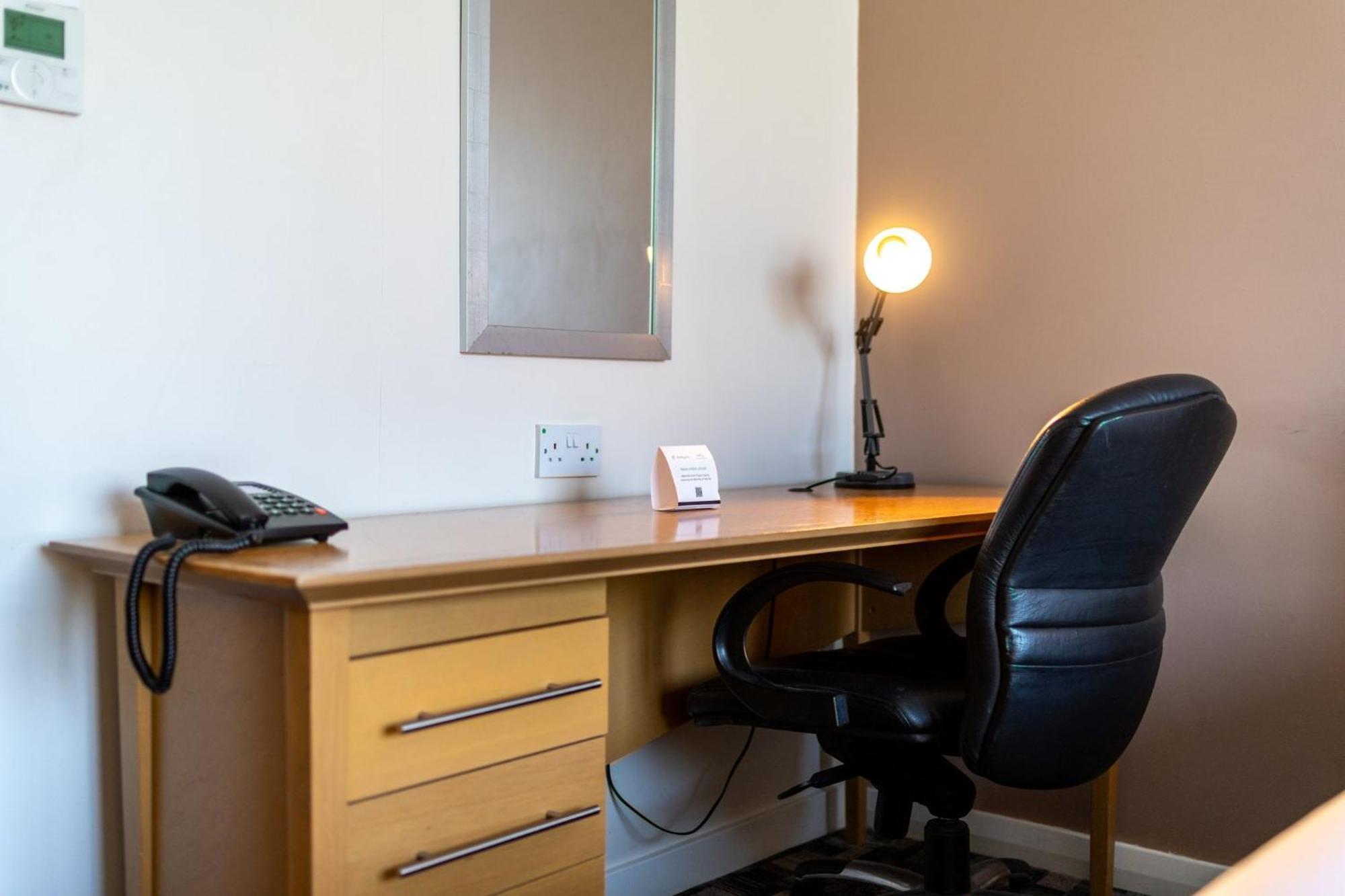 Holiday Inn Ashford - North A20 By Ihg Bagian luar foto