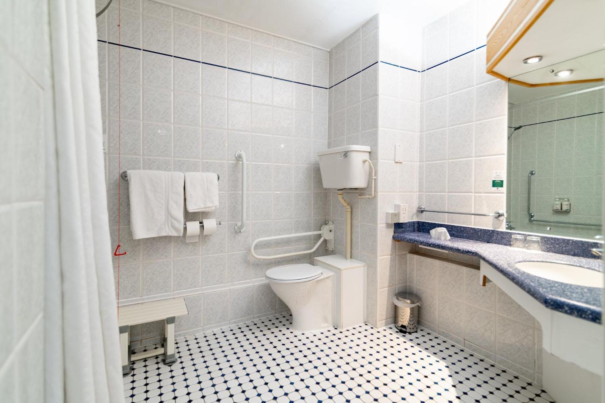 Holiday Inn Ashford - North A20 By Ihg Bagian luar foto