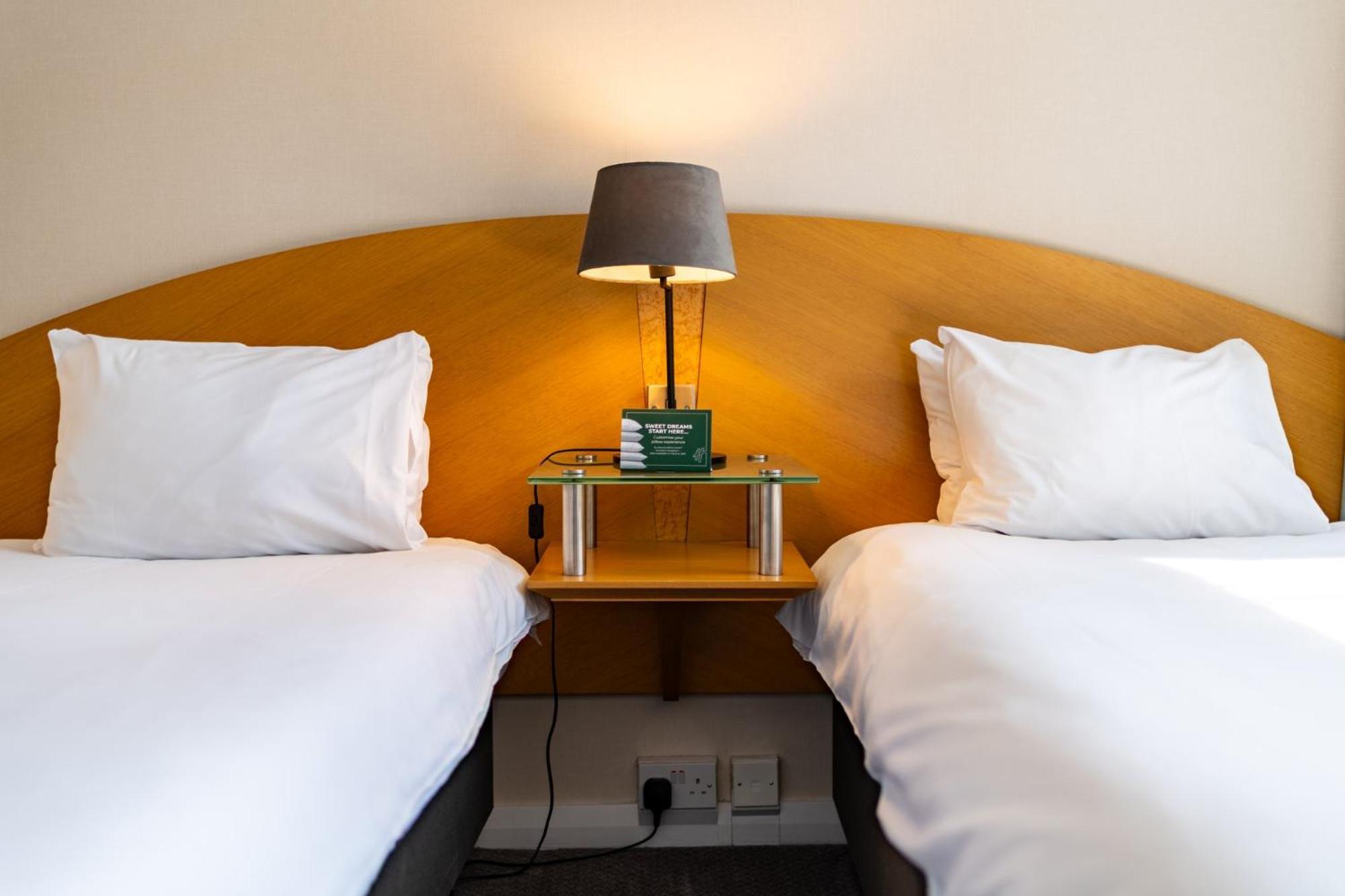 Holiday Inn Ashford - North A20 By Ihg Bagian luar foto