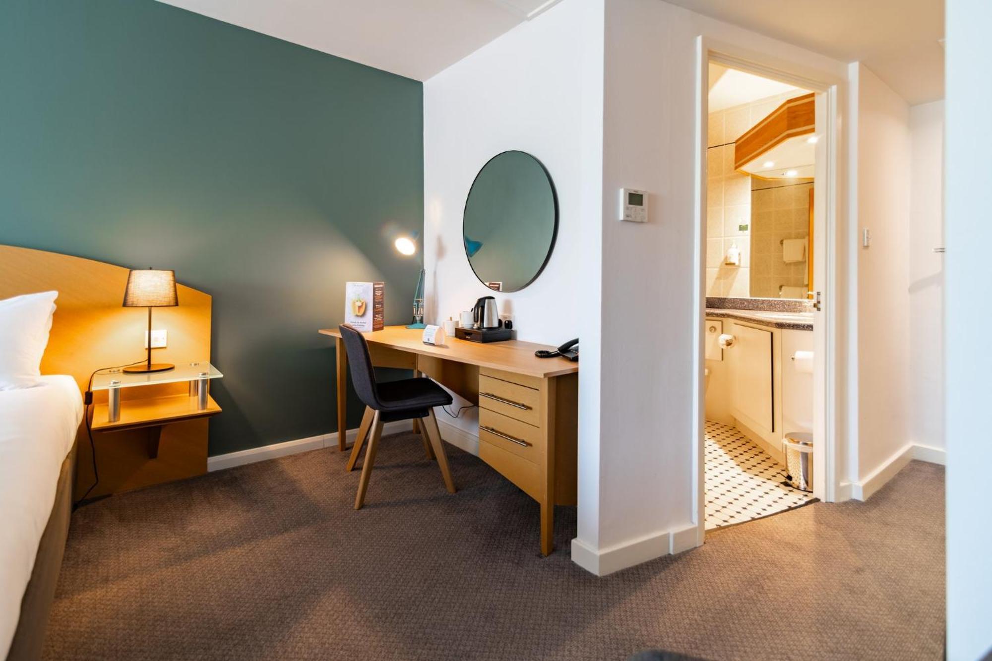 Holiday Inn Ashford - North A20 By Ihg Bagian luar foto