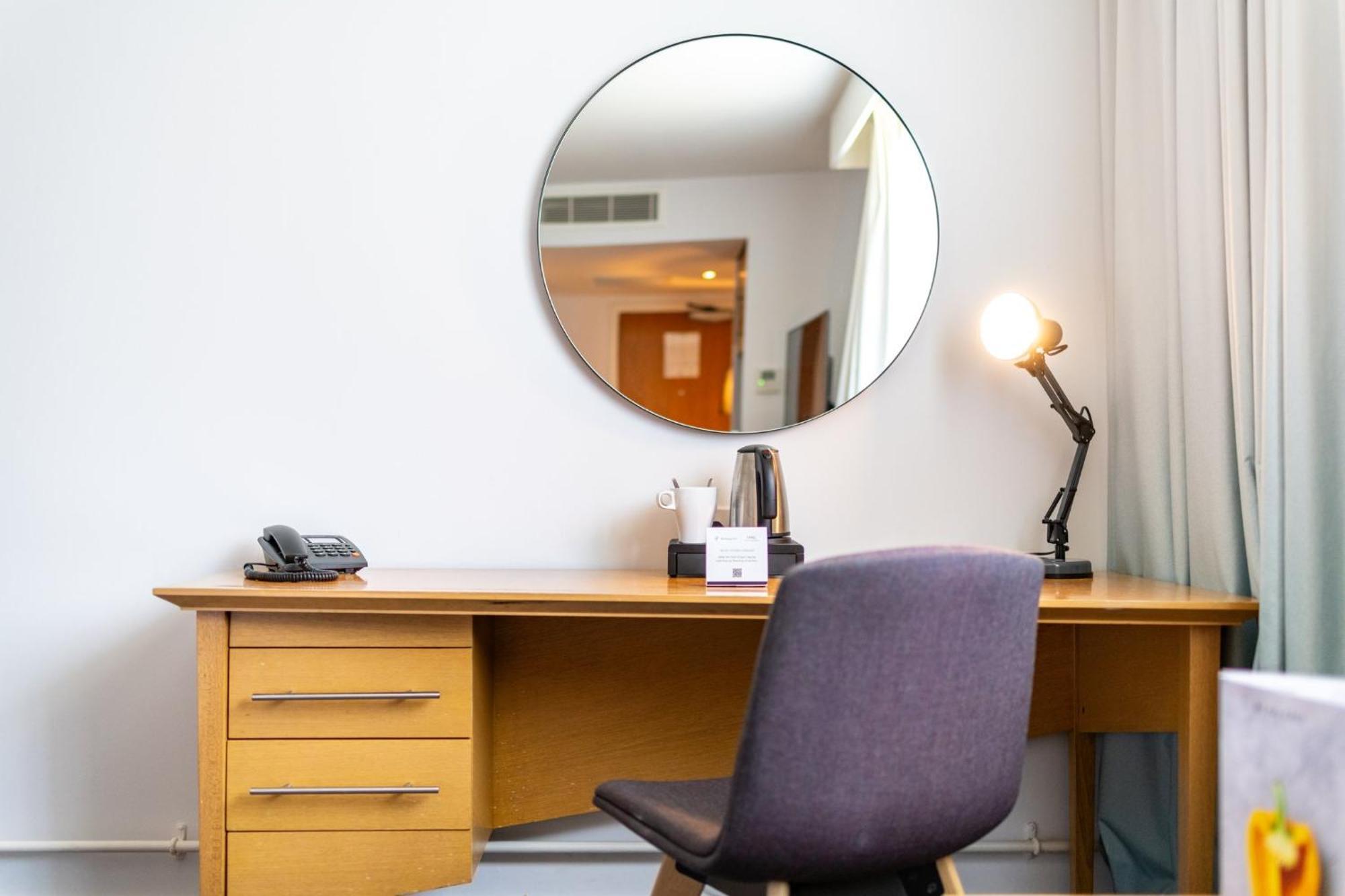 Holiday Inn Ashford - North A20 By Ihg Bagian luar foto