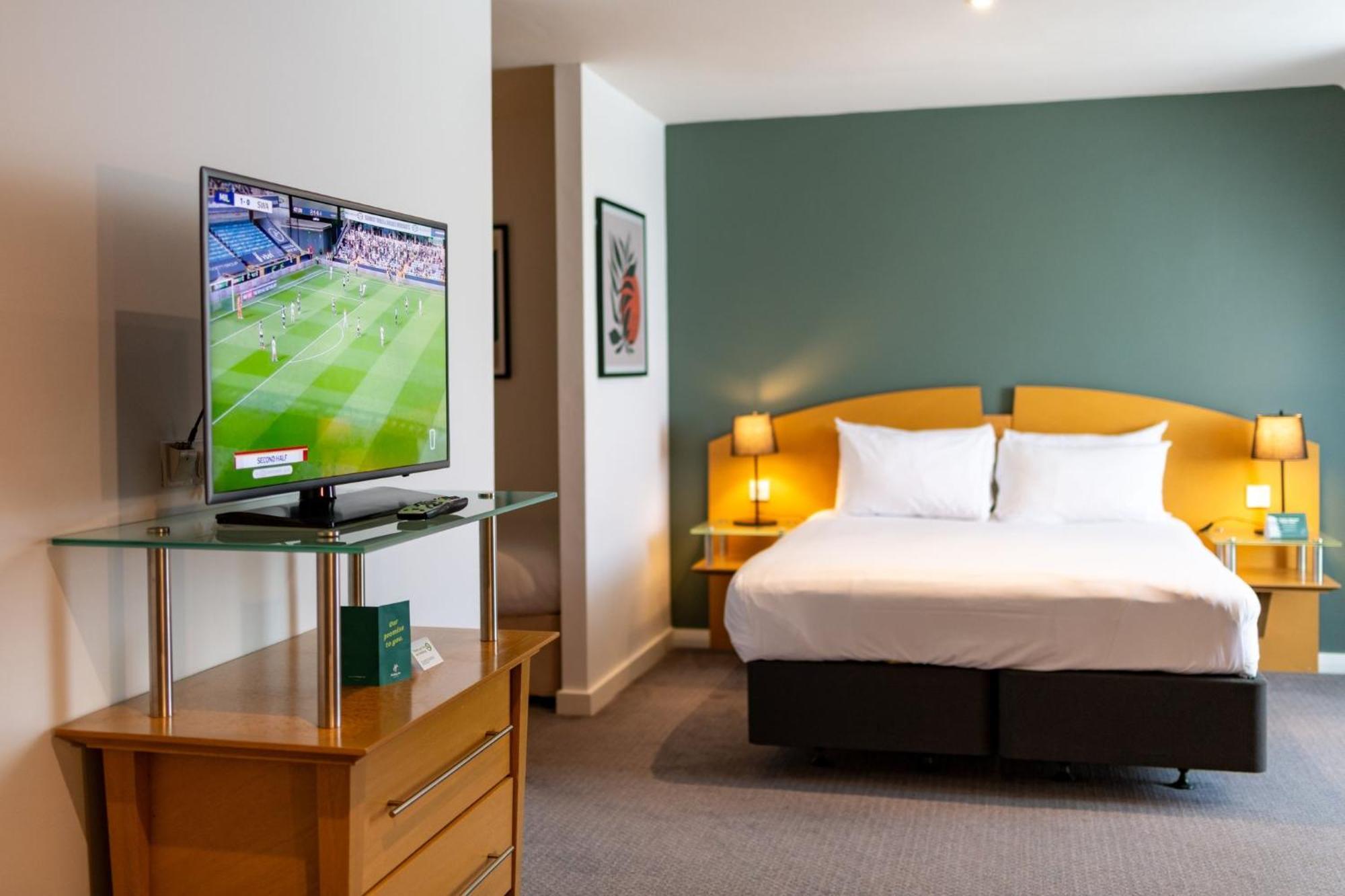 Holiday Inn Ashford - North A20 By Ihg Bagian luar foto