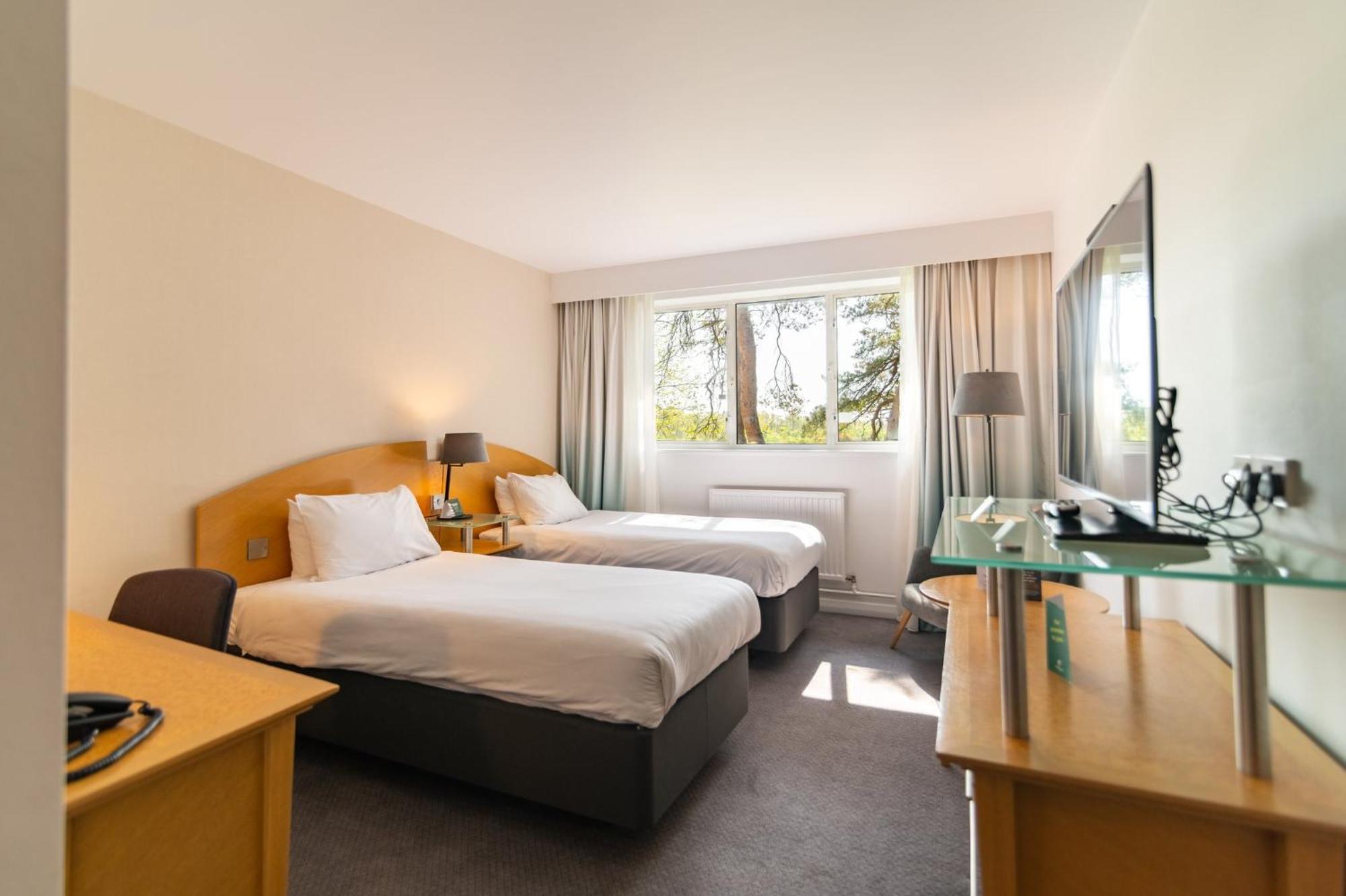 Holiday Inn Ashford - North A20 By Ihg Bagian luar foto