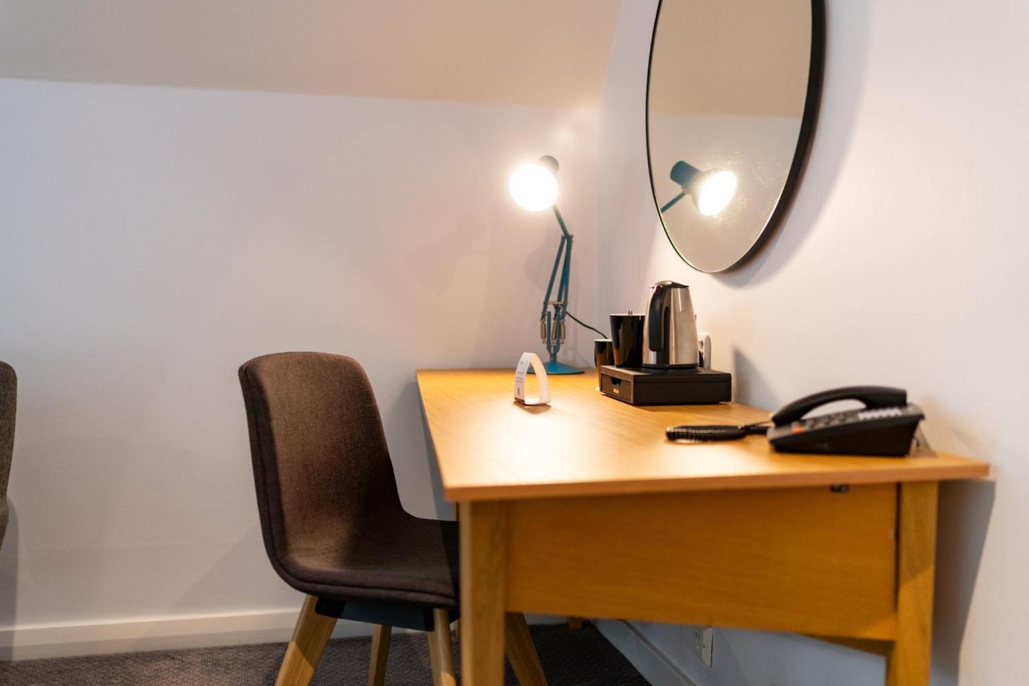 Holiday Inn Ashford - North A20 By Ihg Bagian luar foto
