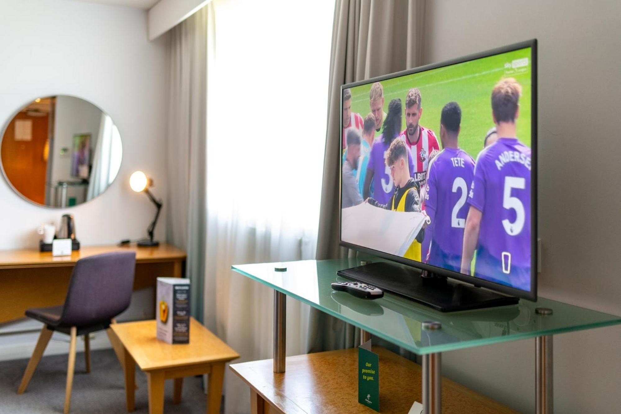 Holiday Inn Ashford - North A20 By Ihg Bagian luar foto