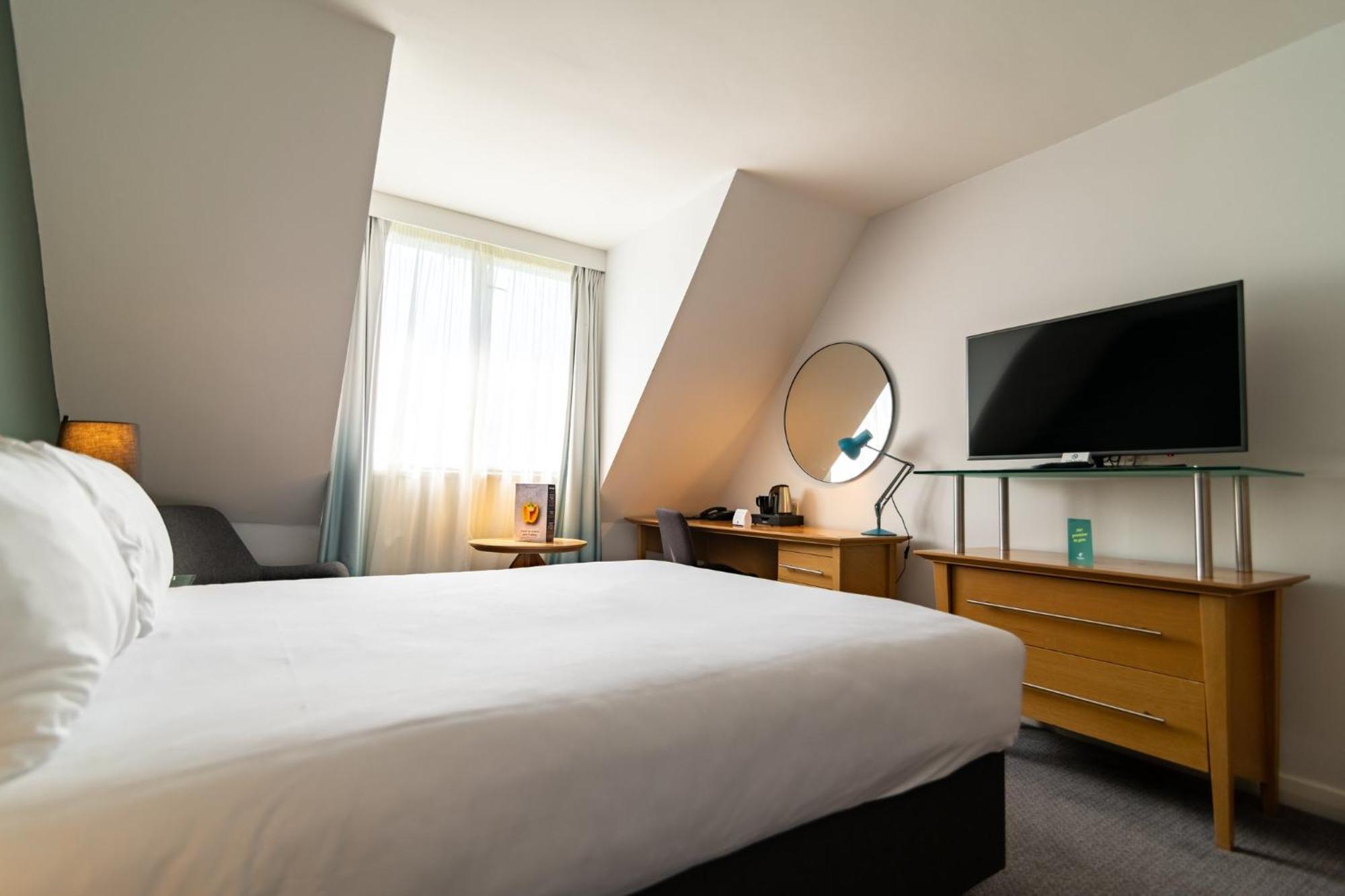 Holiday Inn Ashford - North A20 By Ihg Bagian luar foto