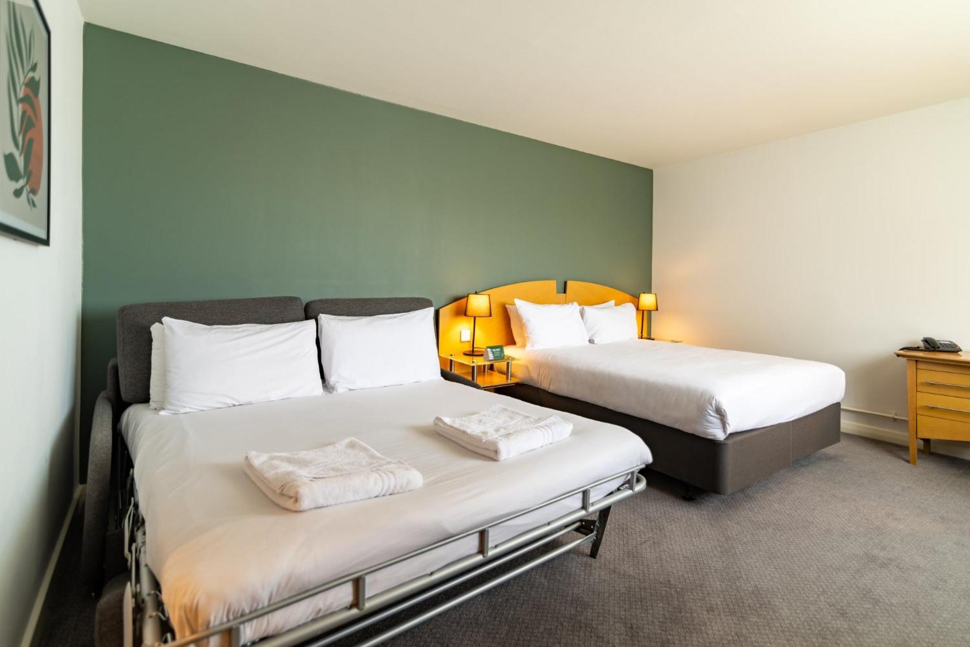 Holiday Inn Ashford - North A20 By Ihg Bagian luar foto
