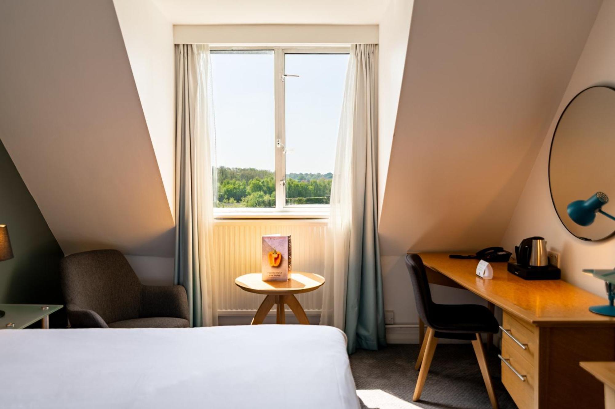 Holiday Inn Ashford - North A20 By Ihg Bagian luar foto