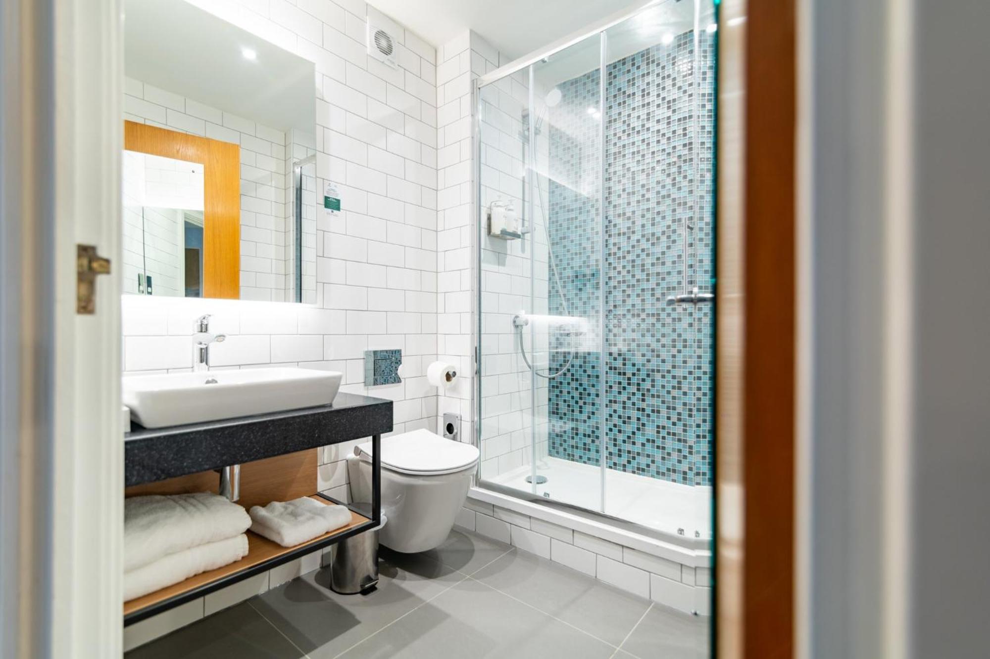 Holiday Inn Ashford - North A20 By Ihg Bagian luar foto