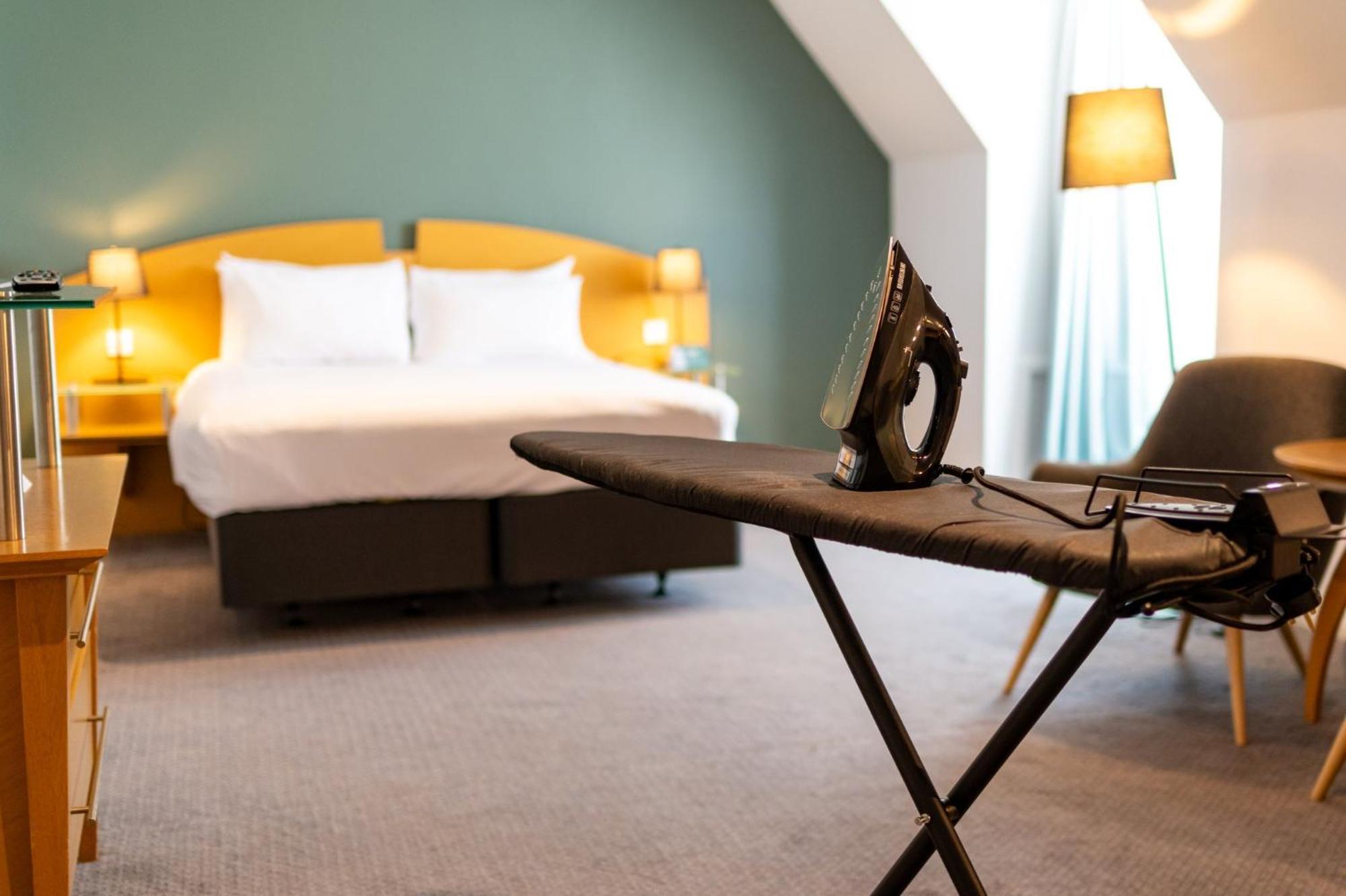 Holiday Inn Ashford - North A20 By Ihg Bagian luar foto