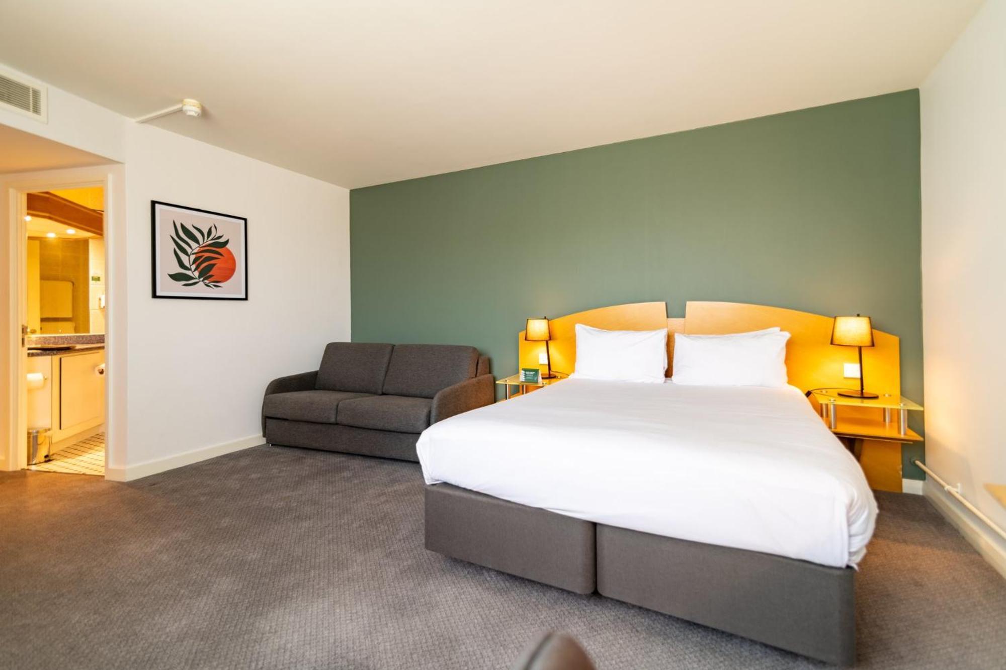 Holiday Inn Ashford - North A20 By Ihg Bagian luar foto