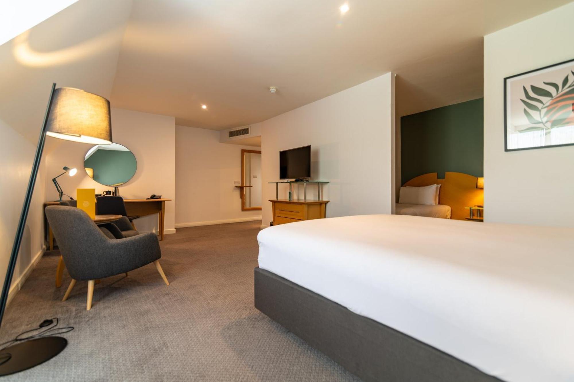 Holiday Inn Ashford - North A20 By Ihg Bagian luar foto